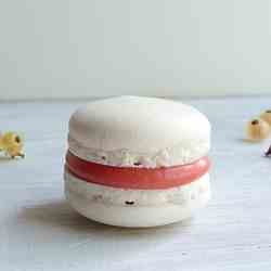 Macaron with Red Currant Curd