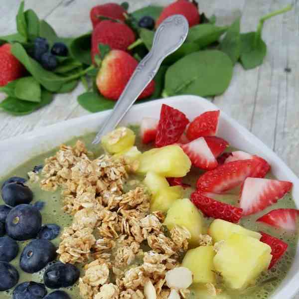 Easy Green Smoothie Bowl with Spinach - St