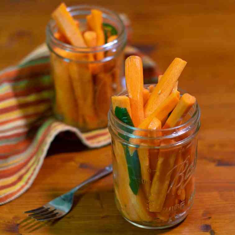 Quick Pickled Spicy Carrots