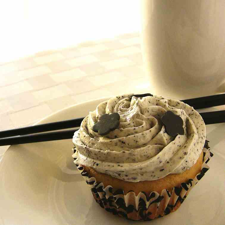 Black & White Sesame Cupcakes