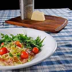 Pasta with Ham, Cherry Tomatoes & Arugula