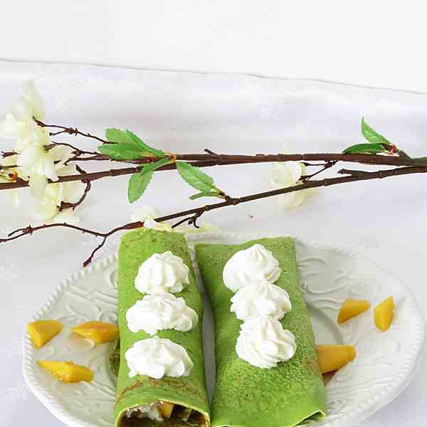 Crepes with Mango {Secret Ingred.}