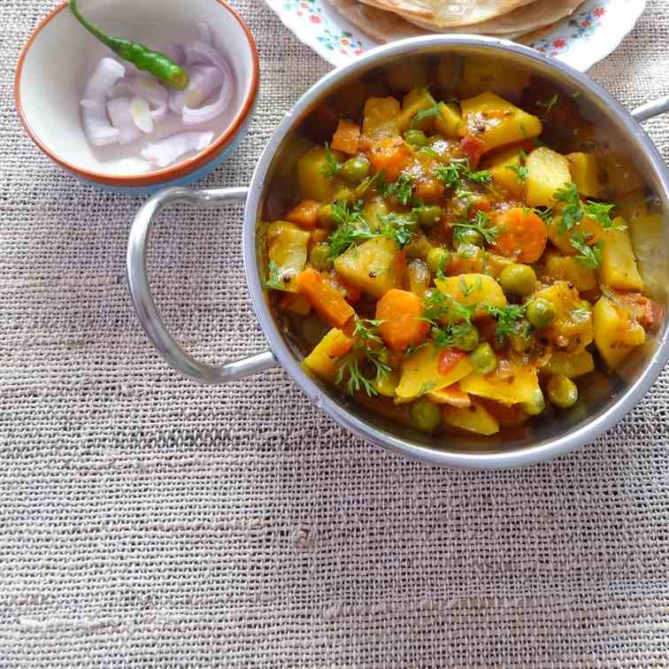 Aloo gajar matar recipe