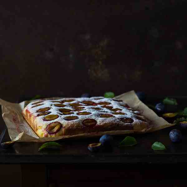 Plum yeast cake 