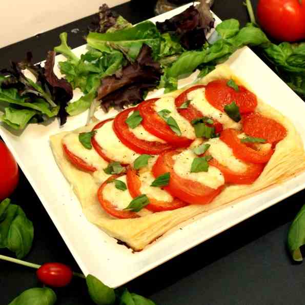 Caprese Puff pastry Slices