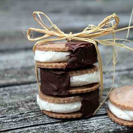 Cannoli Ice Cream Sandwiches