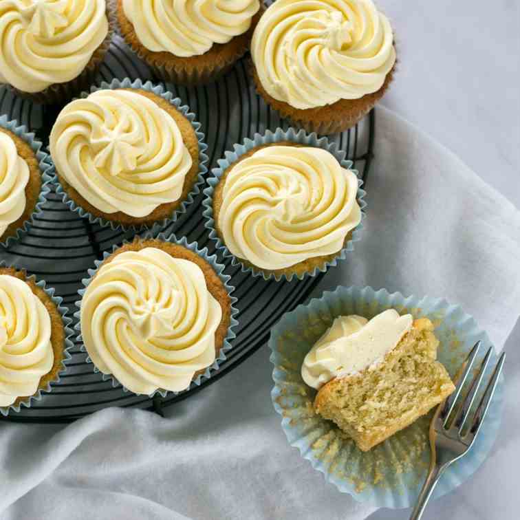 Easy Vegan Vanilla Cupcakes