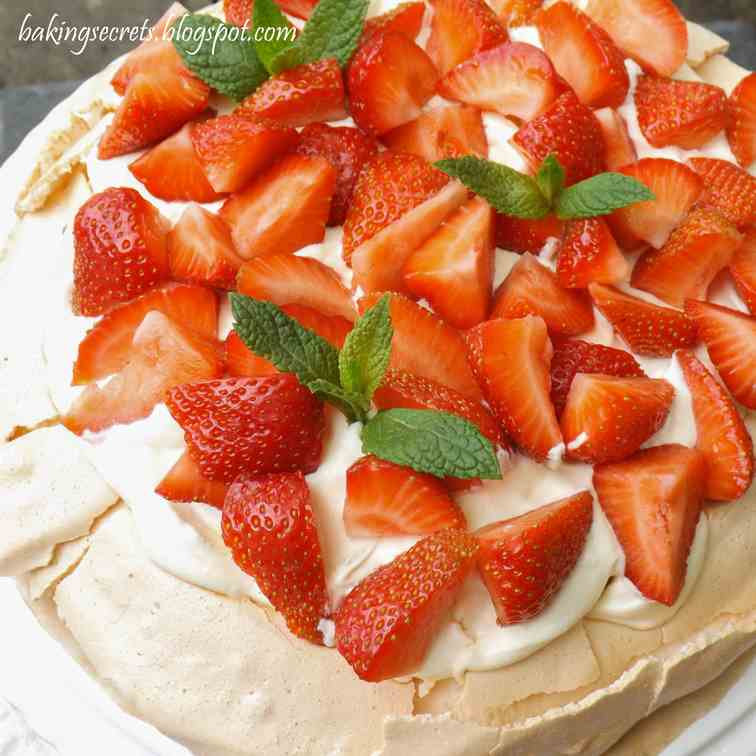 Strawberry pavlova