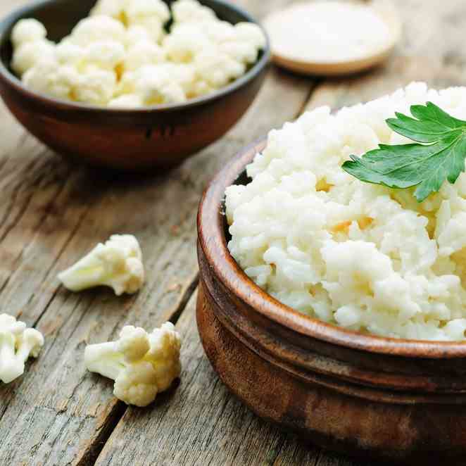 Whole30 Creamy Garlic Cauliflower Rice