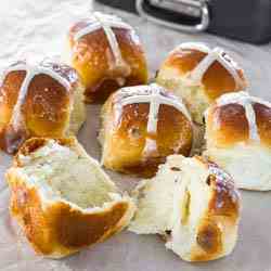 HOT CROSS BUNS