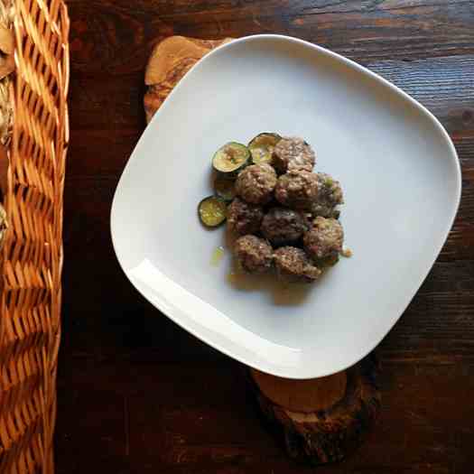 Meatballs with basil and courgettes
