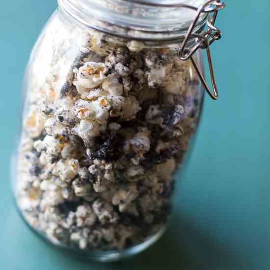 Cookies and Cream Popcorn