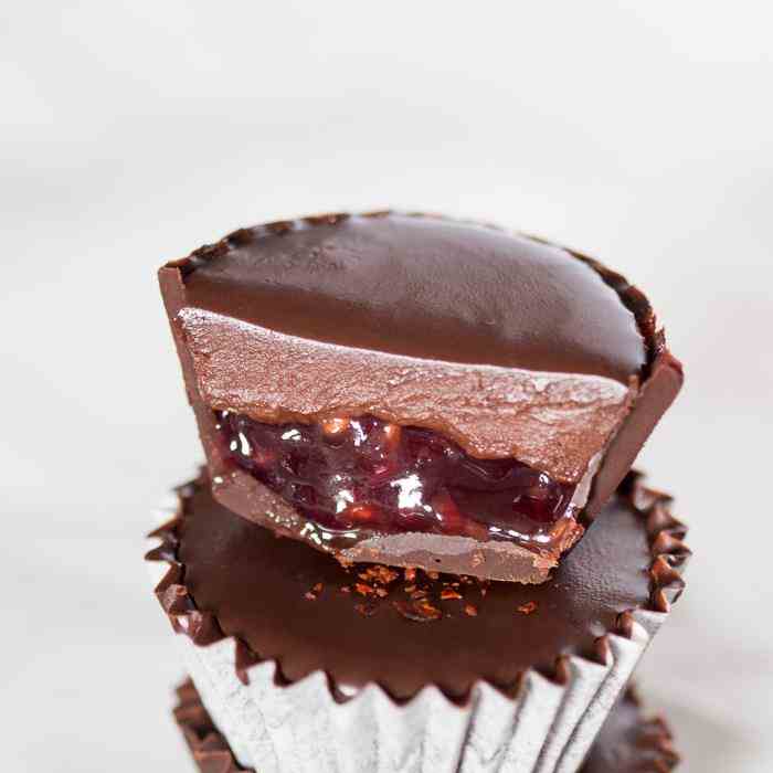 Vegan chilli chocolate raspberry cups