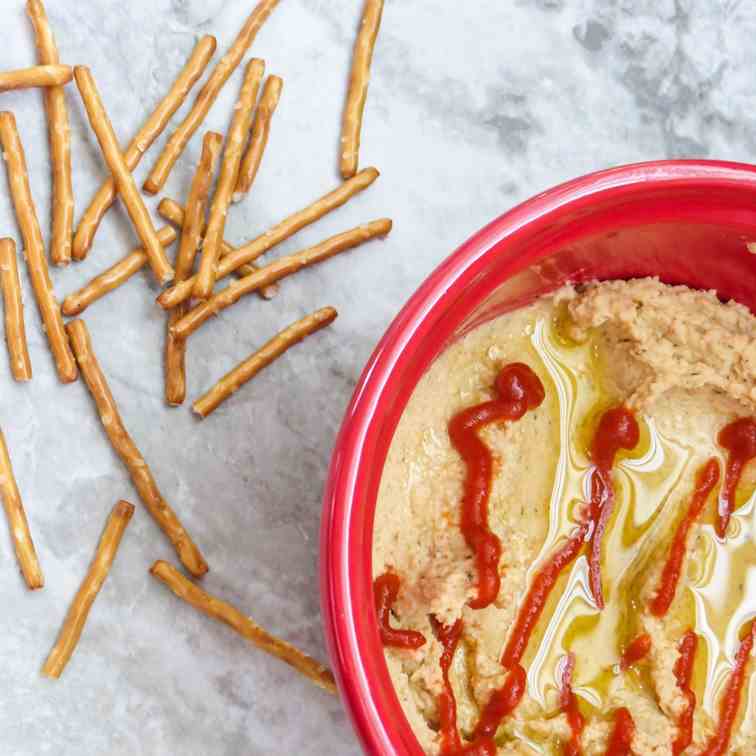 Garlic Sriracha Hummus