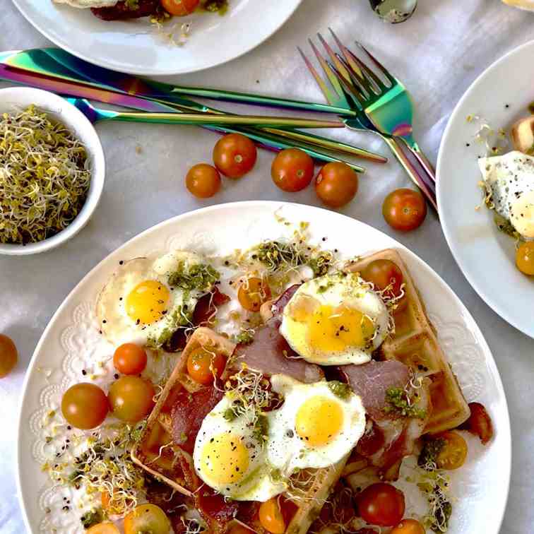 Waffle, quail eggs, bacon and maple syrup 