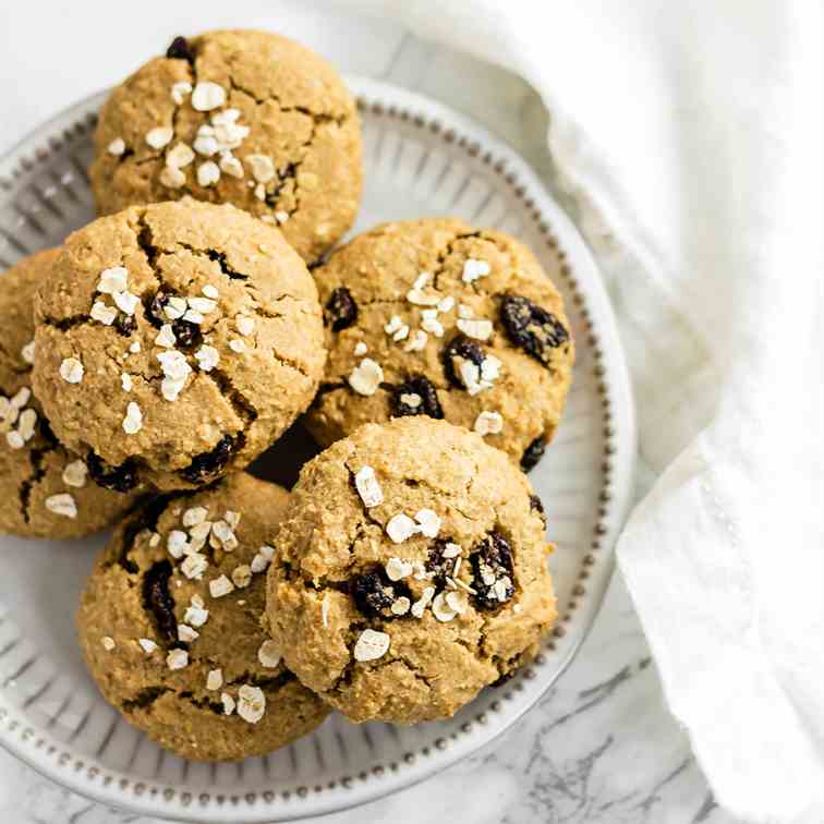 Healthy Chewy Oatmeal Raisin Cookies
