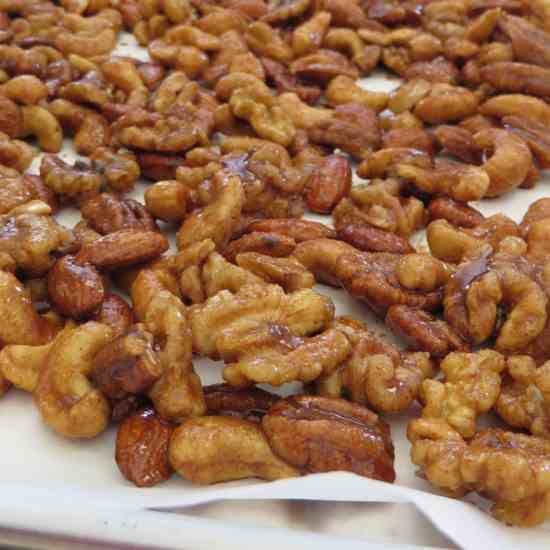 sweet and spicy holiday nuts