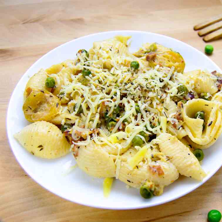 Zucchini and peas pasta