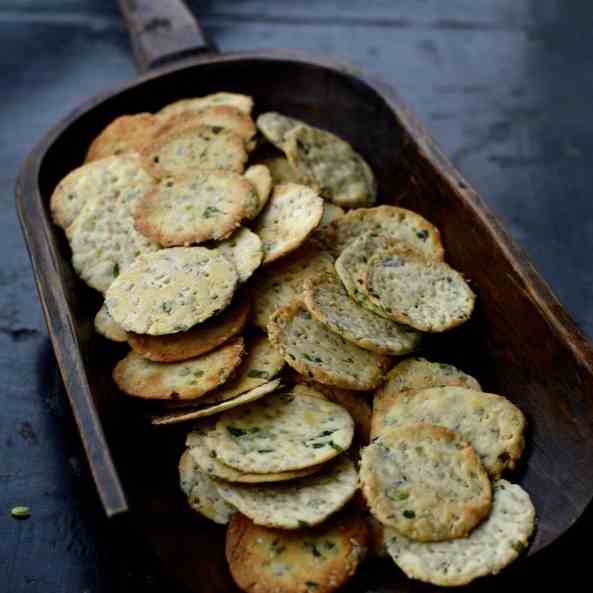 HOMEMADE SCALLION SESAME CRACKERS