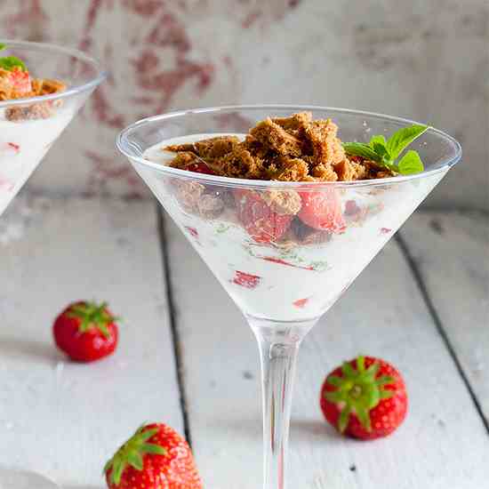 Quark, strawberry and coffee dessert