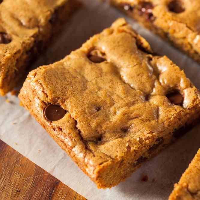 Easy Traybake Chocolate Chip Blondies