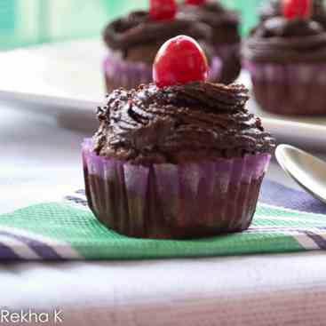 Cupcakes with Faux buttercream frosting