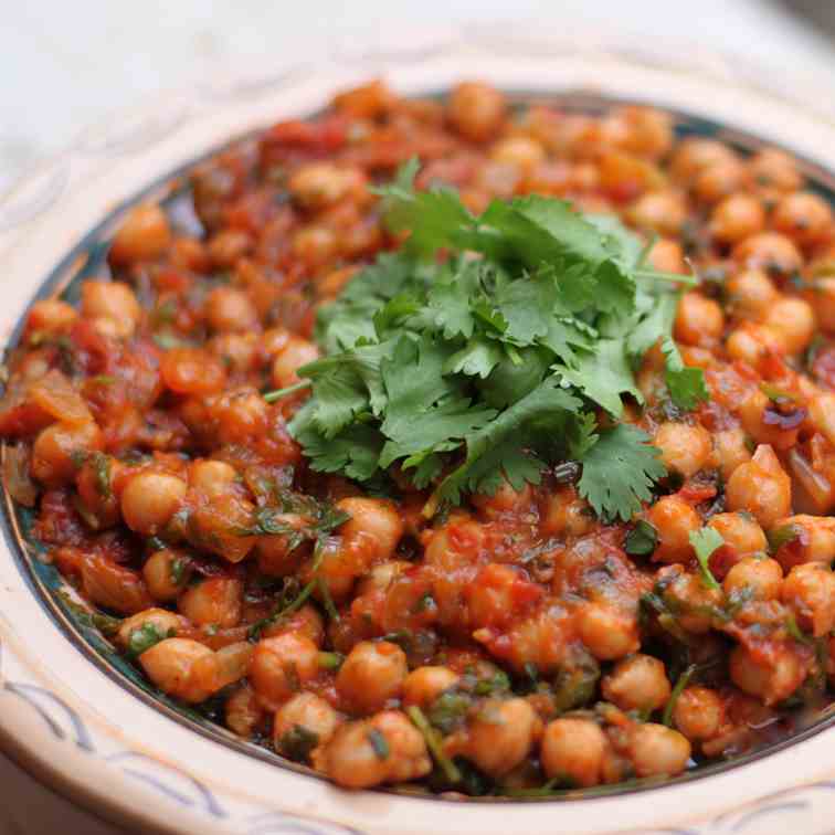 Tomato and Coriander Chickpea Salad