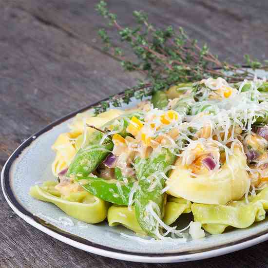 Tortellini bicolore with manchego and suga