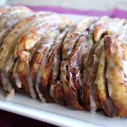 Cinnamon Roll Pull Apart Bread