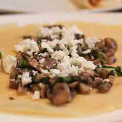 Mushroom, spinach and feta crepe