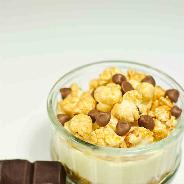 Vanilla cheesecake with sweet popcorn