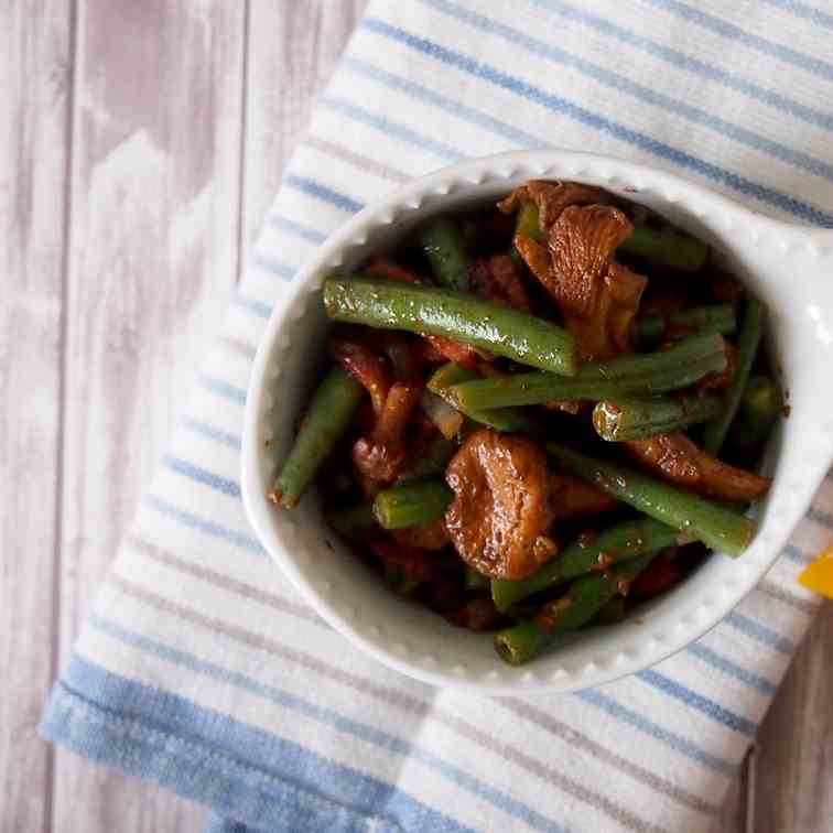 Chanterelle and green bean salad