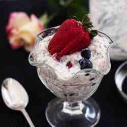 Overnight Refrigerator Oatmeal with Berrie