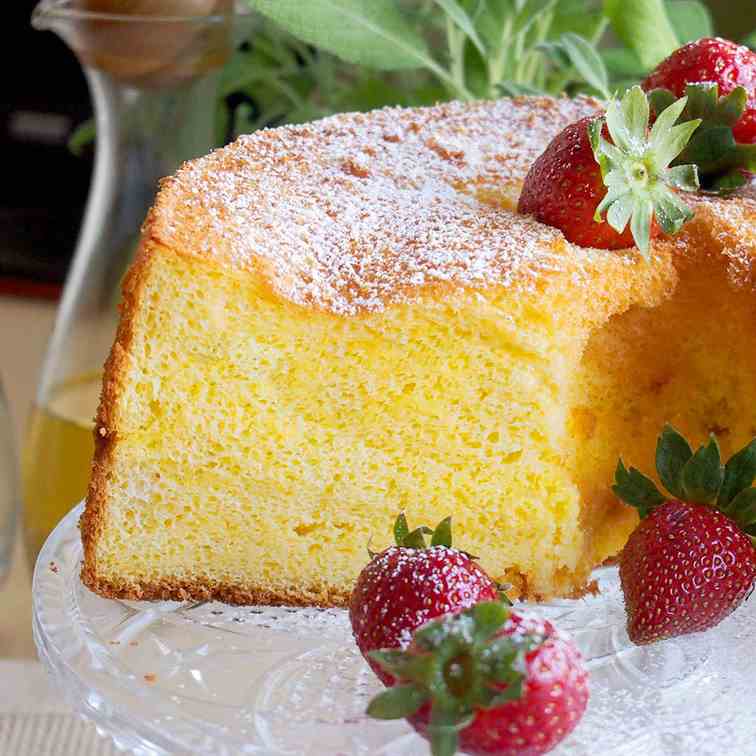 Angel Food Cake with Strawberries