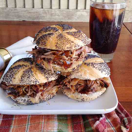 Slow Cooker Pulled Pork Sandwiches