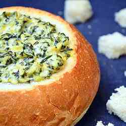 Cheesy Spinach and Artichoke Dip