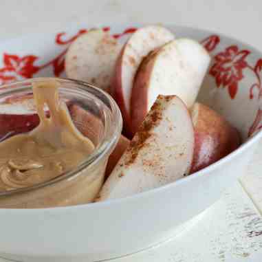 Apples with cinnamon & peanut butter