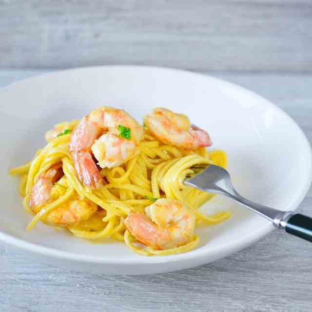 Pasta carbonara with shrimp