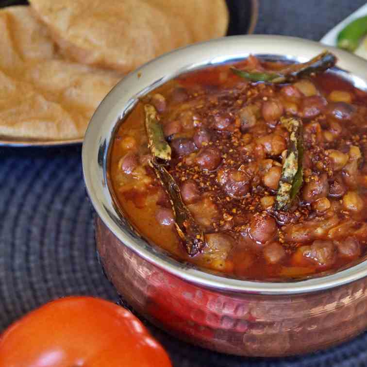 Black chickpeas curry