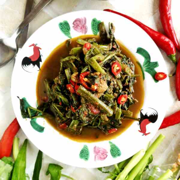 Stir fry kangkung with belacan