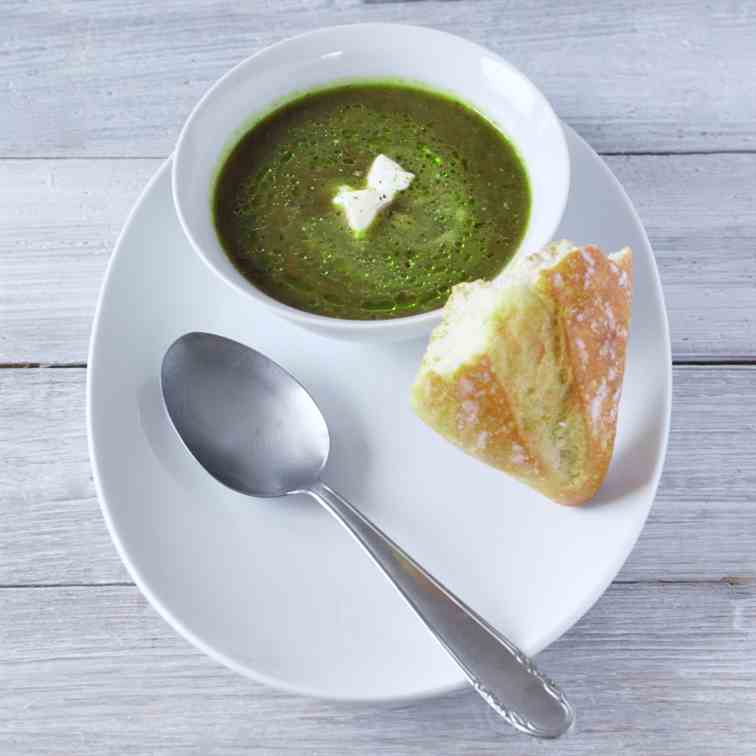 Light spinach soup
