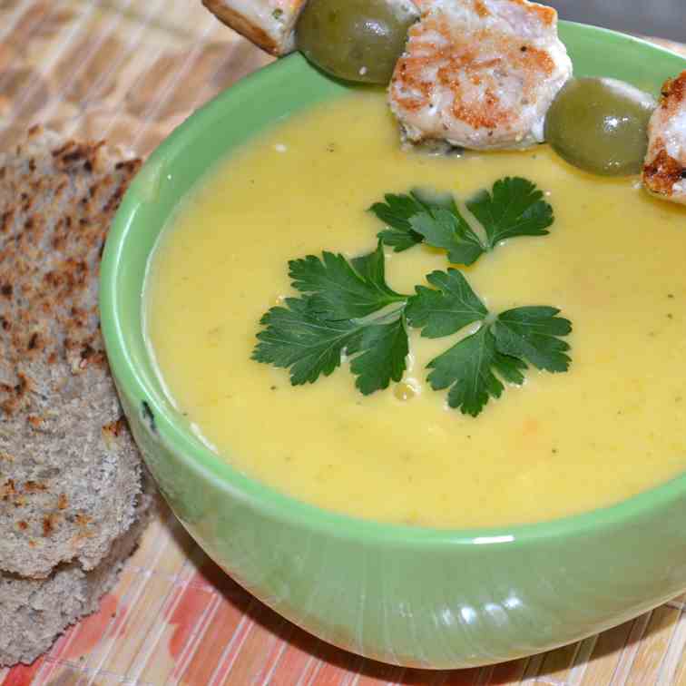 Creamy vegetable soup with salmon