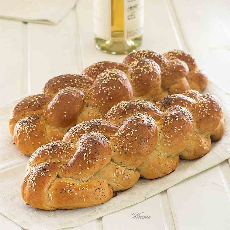 No-egg Challahs (Jewish bread)