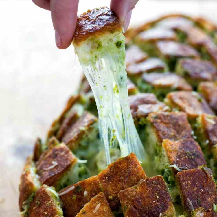 Cheesy Pull-Apart Pesto Bread