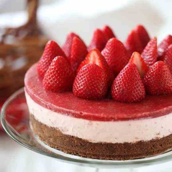 No-Bake Strawberry Cheesecake