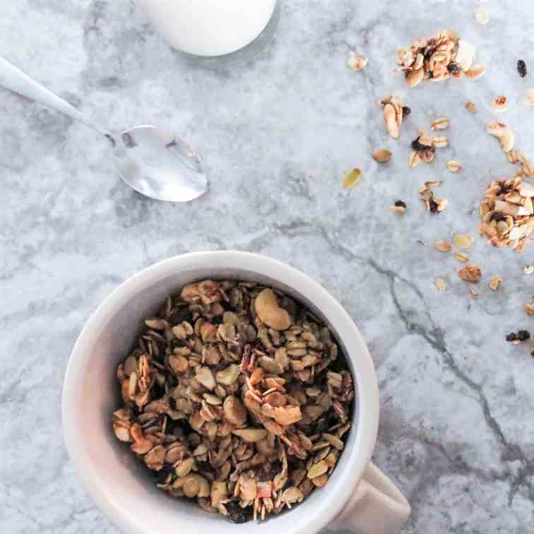 Cashew Coconut Homemade Granola