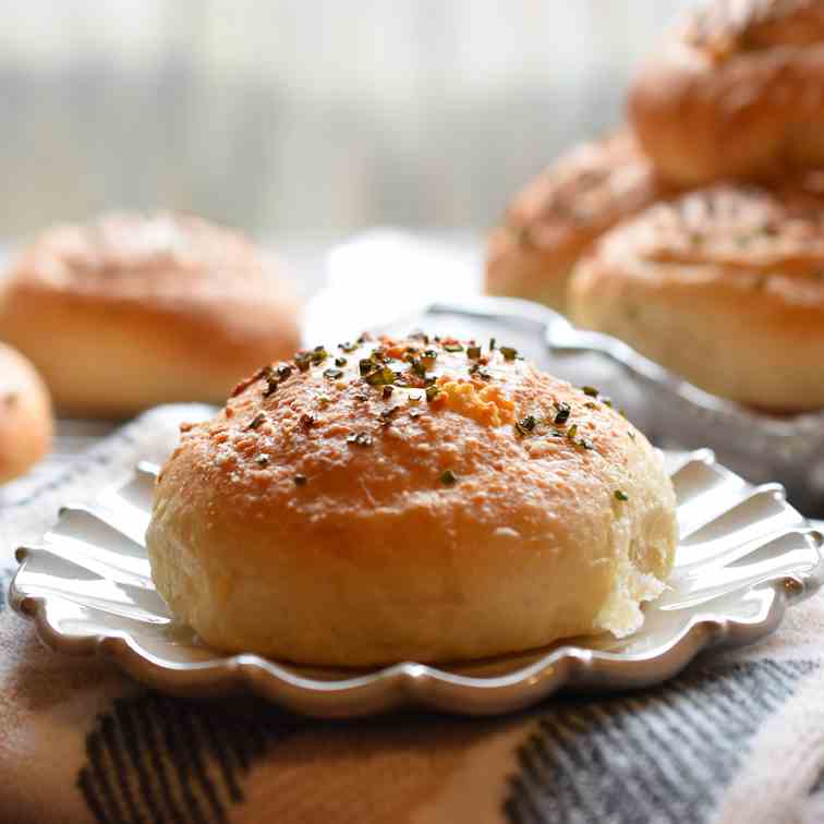 Garlic Parmesan Hamburger Buns