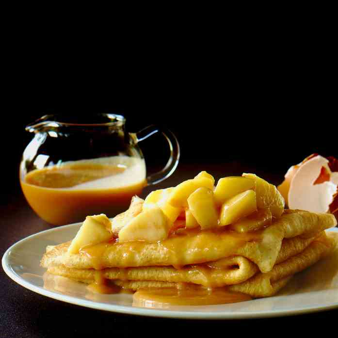 Yogurt crêpes with apple