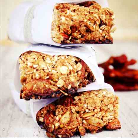 Sun-dried tomato granola bars