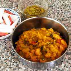 Red pumpkin and mangodi curry
